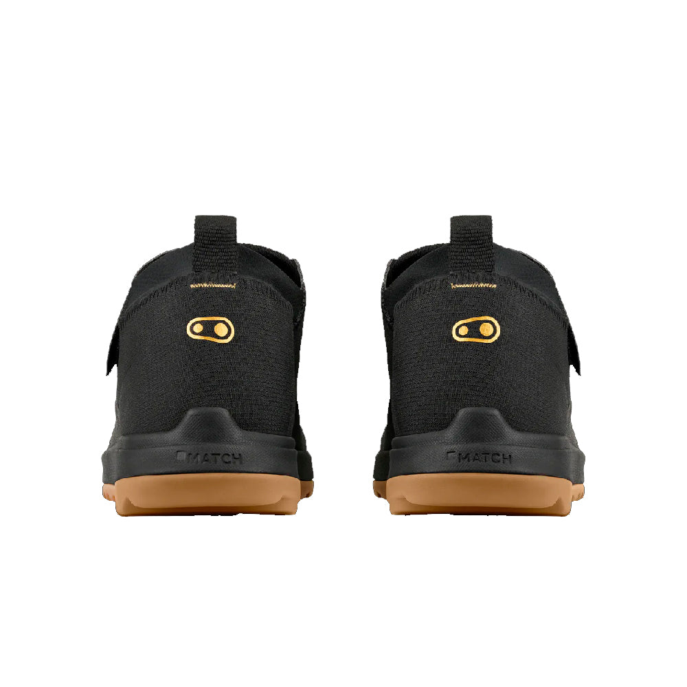 ZAPATOS STAMP TRAIL BOA NEGRO / DORADO - 8.5