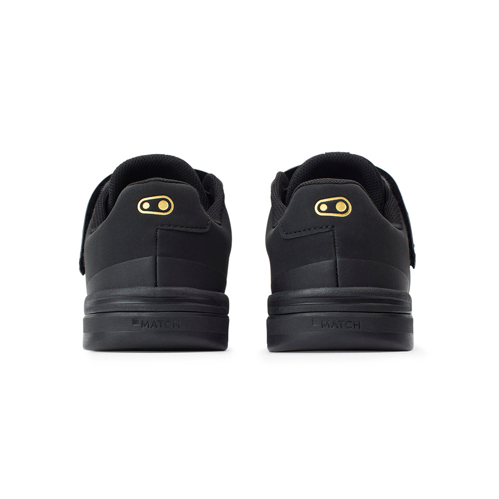 ZAPATOS STAMP BOA NEG / ORO - SUELA NEG 9.5